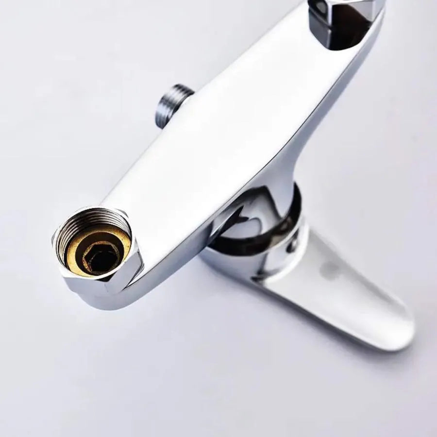 Душ на батерията от хромирана стена