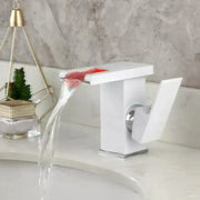 Батерия Washbasin, бяла, RGB светлина, промяна на цвета в зависимост от температурата на водата, OD3011