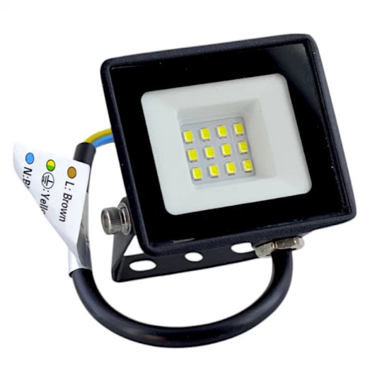 LED проектор 10W 6000K IP65 220-230V 12 източника Черен метален корпус LED продукти Заглавие по подразбиране Alessandro Design