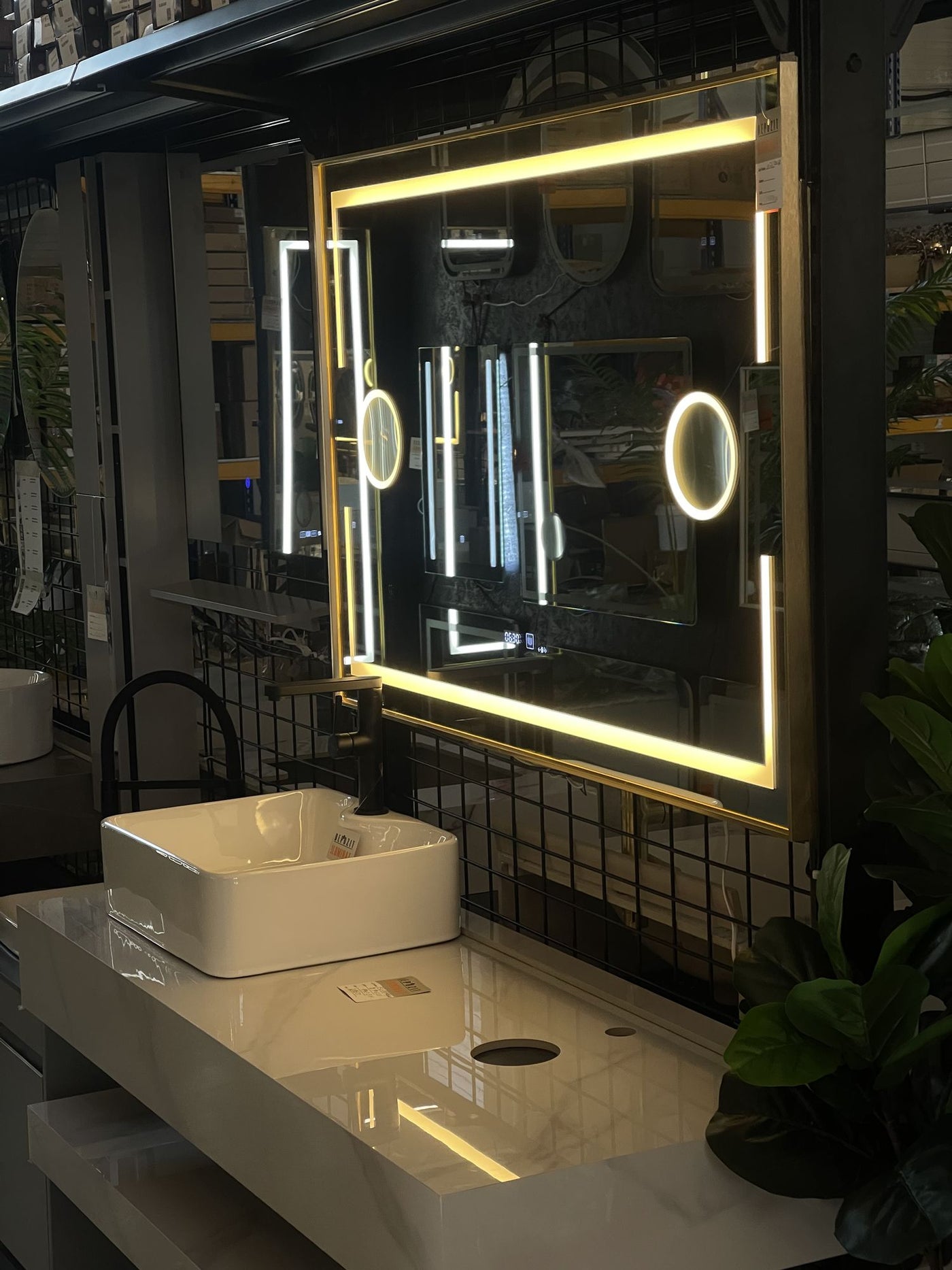 LED огледала и санитария в шоурума на Alessandro Design в Афумаци
