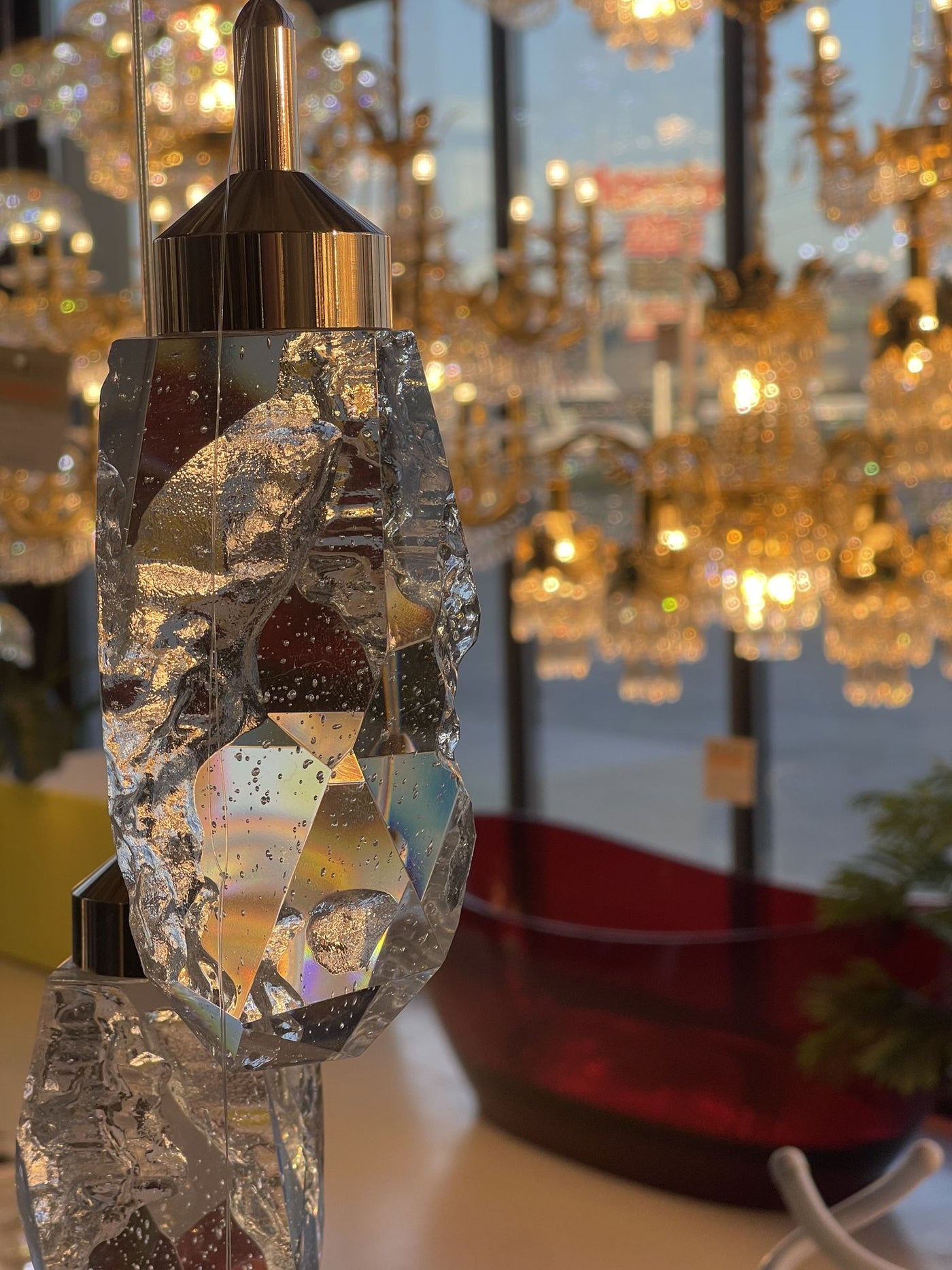 Дизайнерско осветление в шоурума на Alessandro Design в Афумаци